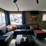 Spacious And With A Private Garden, Free Parking And Free Ev Recharging Apartment