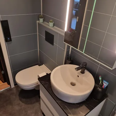 Spacious And With A Private Garden, Free Parking And Free Ev Recharging