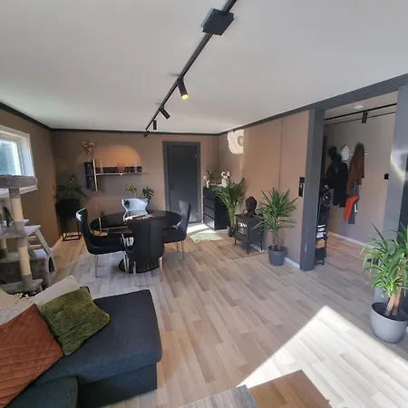 Spacious And With A Private Garden, Free Parking And Ev Recharging *
