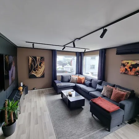 Apartamento Spacious And With A Private Garden, Free Parking And Free Ev Recharging