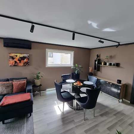 Spacious And With A Private Garden, Free Parking And Free Ev Recharging Appartement *