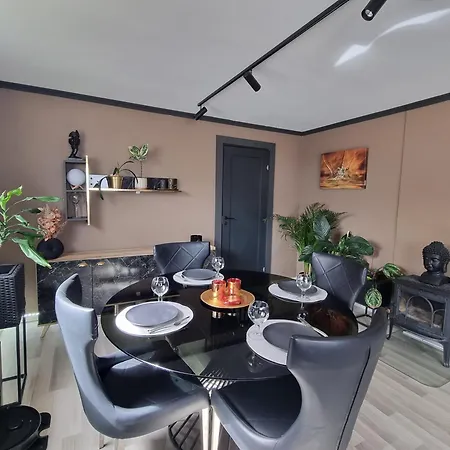 Apartamento Spacious And With A Private Garden, Free Parking And Free Ev Recharging Stavanger