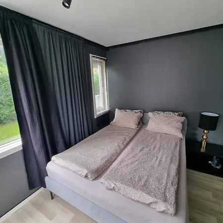 Spacious And With A Private Garden, Free Parking And Free Ev Recharging * Stavanger