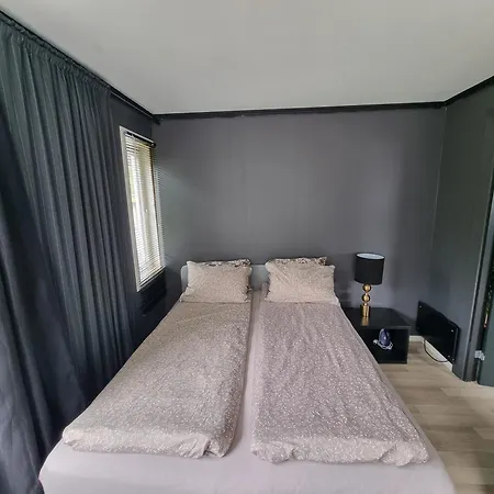 Apartamento Spacious And With A Private Garden, Free Parking And Free Ev Recharging *