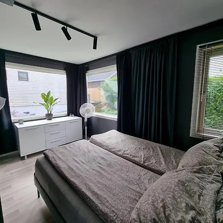 Spacious And With A Private Garden, Free Parking And Free Ev Recharging *