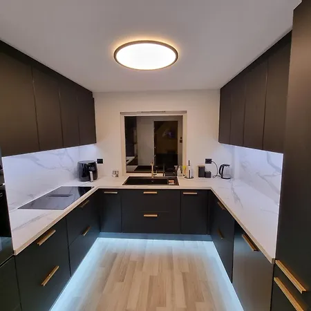 Apartamento Spacious And With A Private Garden, Free Parking And Free Ev Recharging *