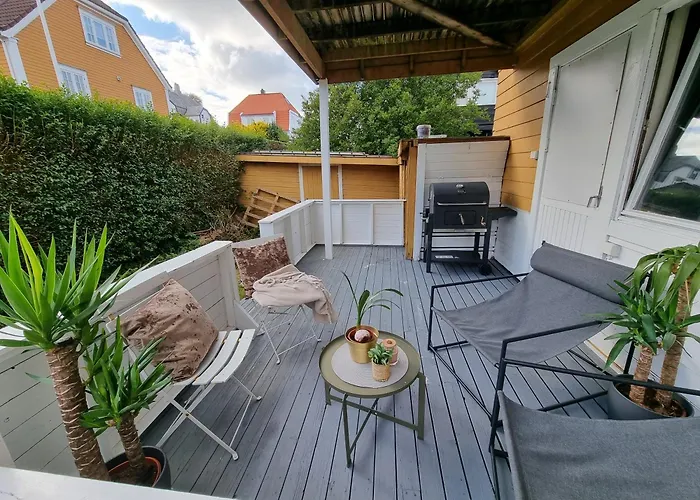 Leilighet Spacious And With A Private Garden, Free Parking And Free Ev Recharging Stavanger