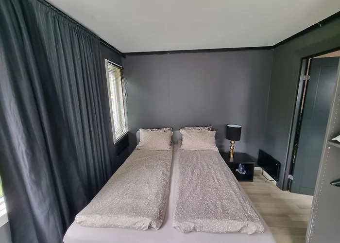 Apartamento Spacious And With A Private Garden, Free Parking And Free Ev Recharging *