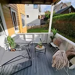 Spacious And With A Private Garden, Free Parking And Free Ev Recharging 아파트 스타방에르