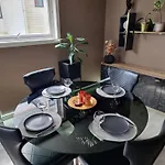 Spacious And With A Private Garden, Free Parking And Free Ev Recharging 스타방에르