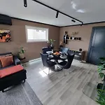 Spacious And With A Private Garden, Free Parking And Free Ev Recharging