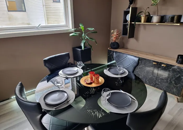 Spacious And With A Private Garden, Free Parking And Free Ev Recharging Stavanger