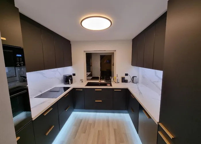 Apartmán Spacious And With A Private Garden, Free Parking And Free Ev Recharging *